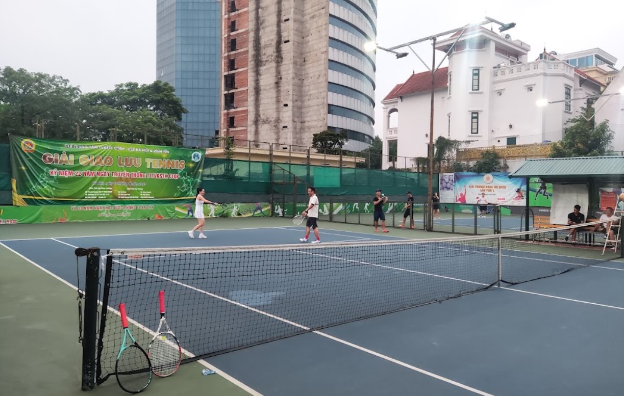 Sân Tennis Làng Quốc tế Thăng long