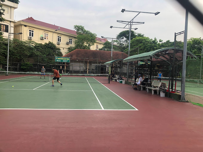 Sân tennis Trung Yên