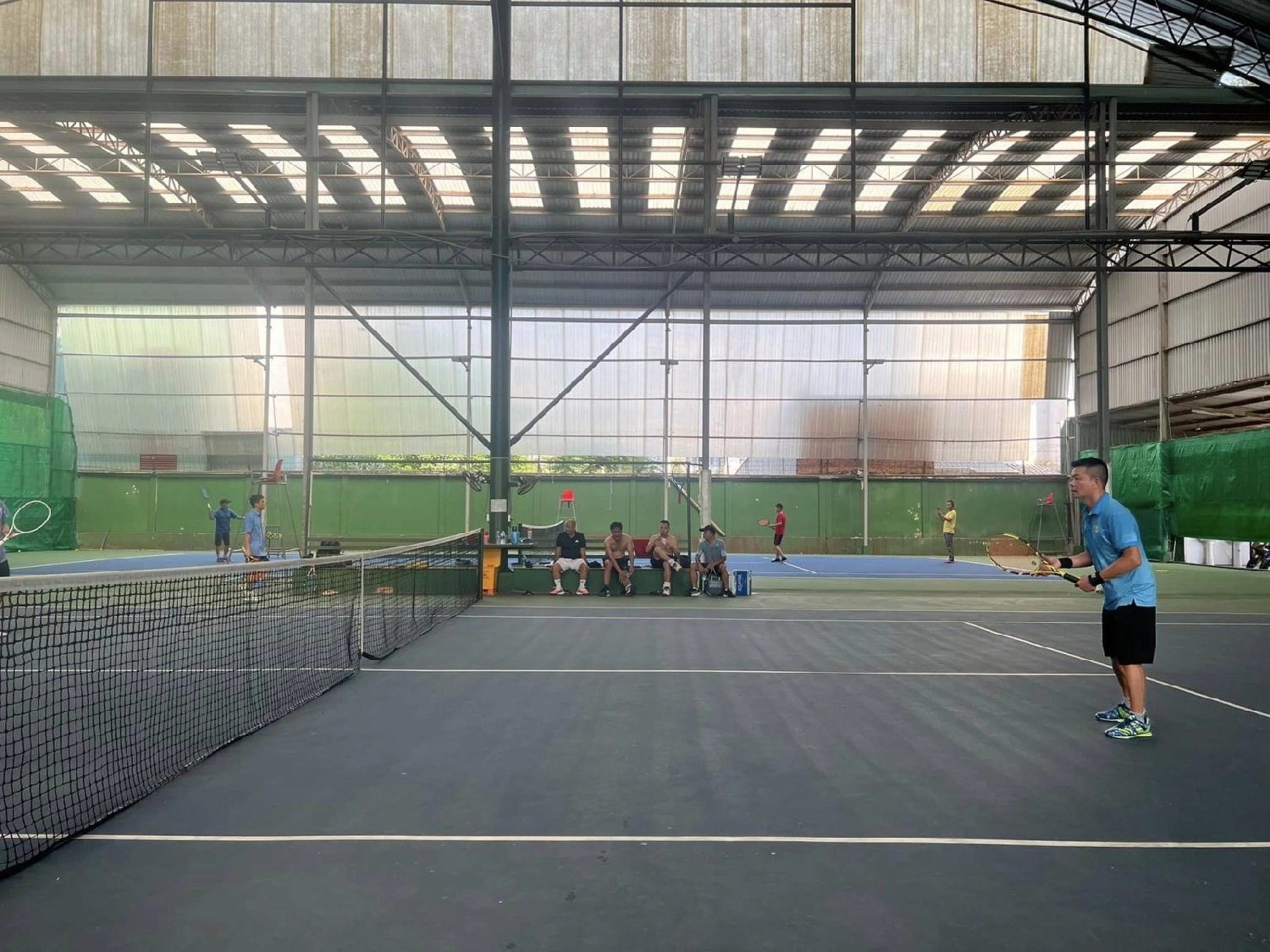 Sân tennis Trung Thiện